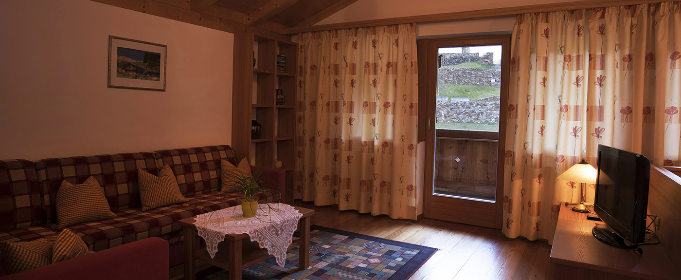 Seating corner in a room with flat screen TV and view on the balcony